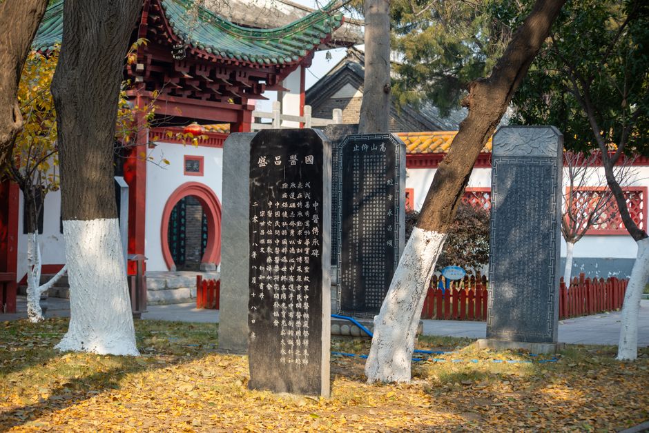 去清颐园公墓前,先分清咨询点与园区位置