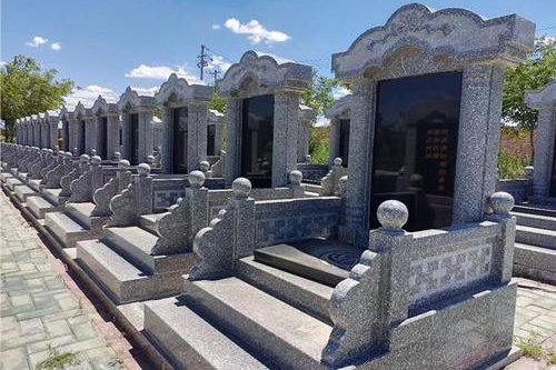 兰生园公墓新闻资讯:园区绿化补植与墓区清洁同步展?